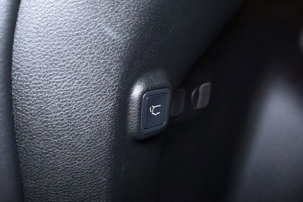 Used 2019 Jeep Cherokee Limited image 19