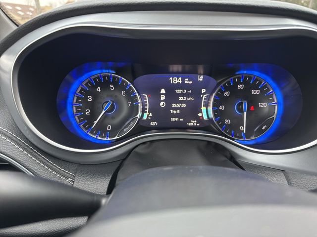 Used 2025 Chrysler Pacifica Limited FWD image 24