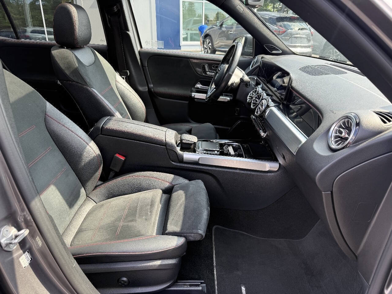 Used 2021 Mercedes-Benz GLB 250 4MATIC image 17
