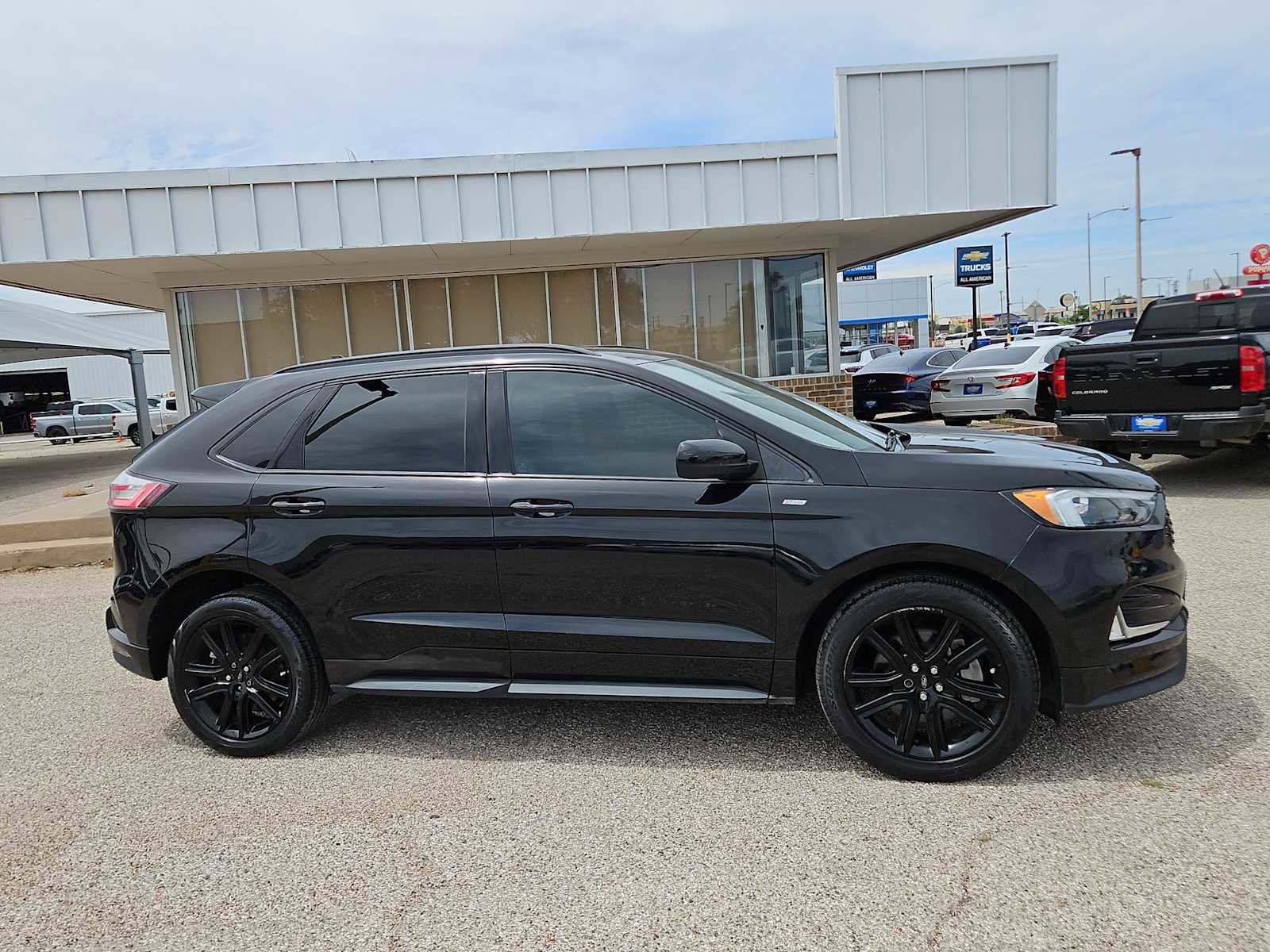 Used 2022 Ford Edge ST-Line w/ Class II Trailer Tow Package AWD/4WD image 9