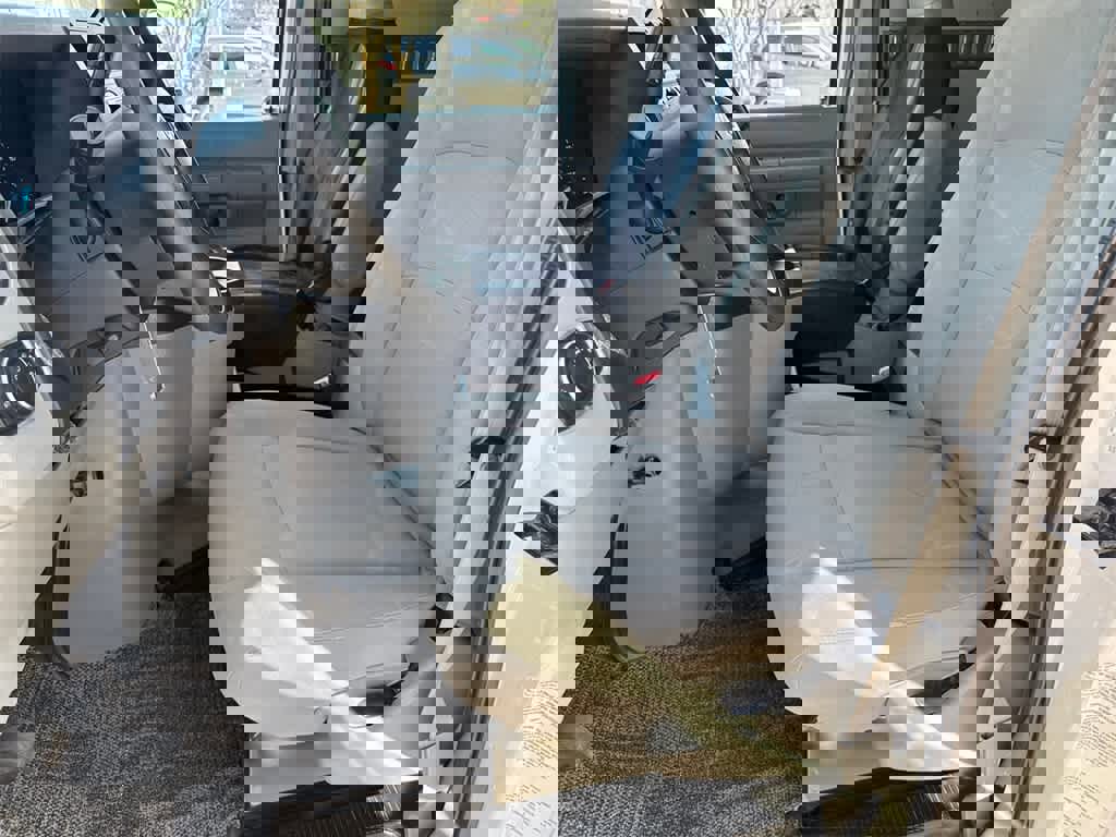 Used 2023 Ford E-450 and Econoline 450 Super Duty w/ Power Windows & Locks Group image 10