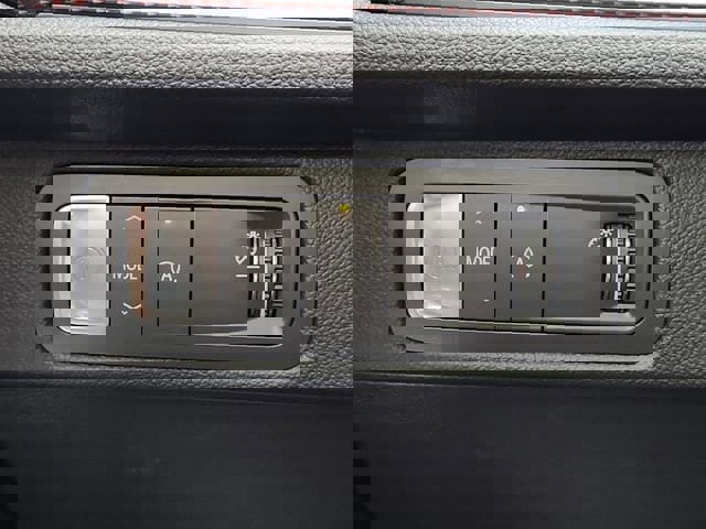 Used 2025 Chevrolet Traverse RS image 24