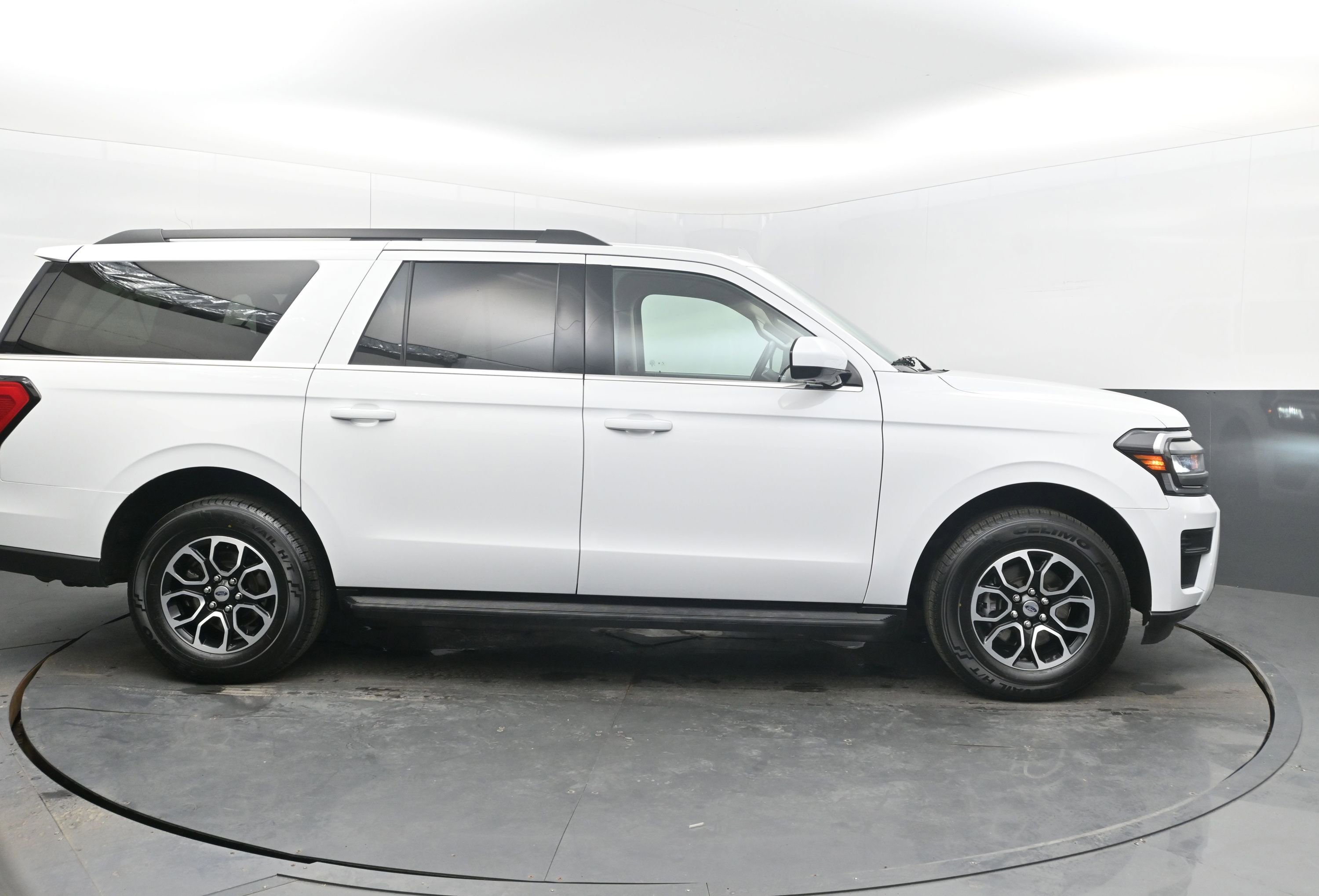Used 2024 Ford Expedition Max XLT image 10