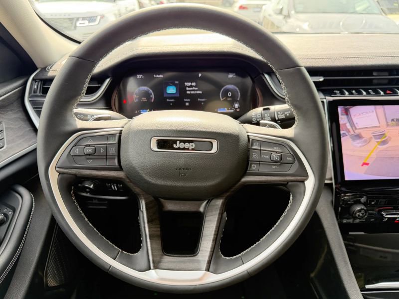 Used 2024 Jeep Grand Cherokee Limited image 19