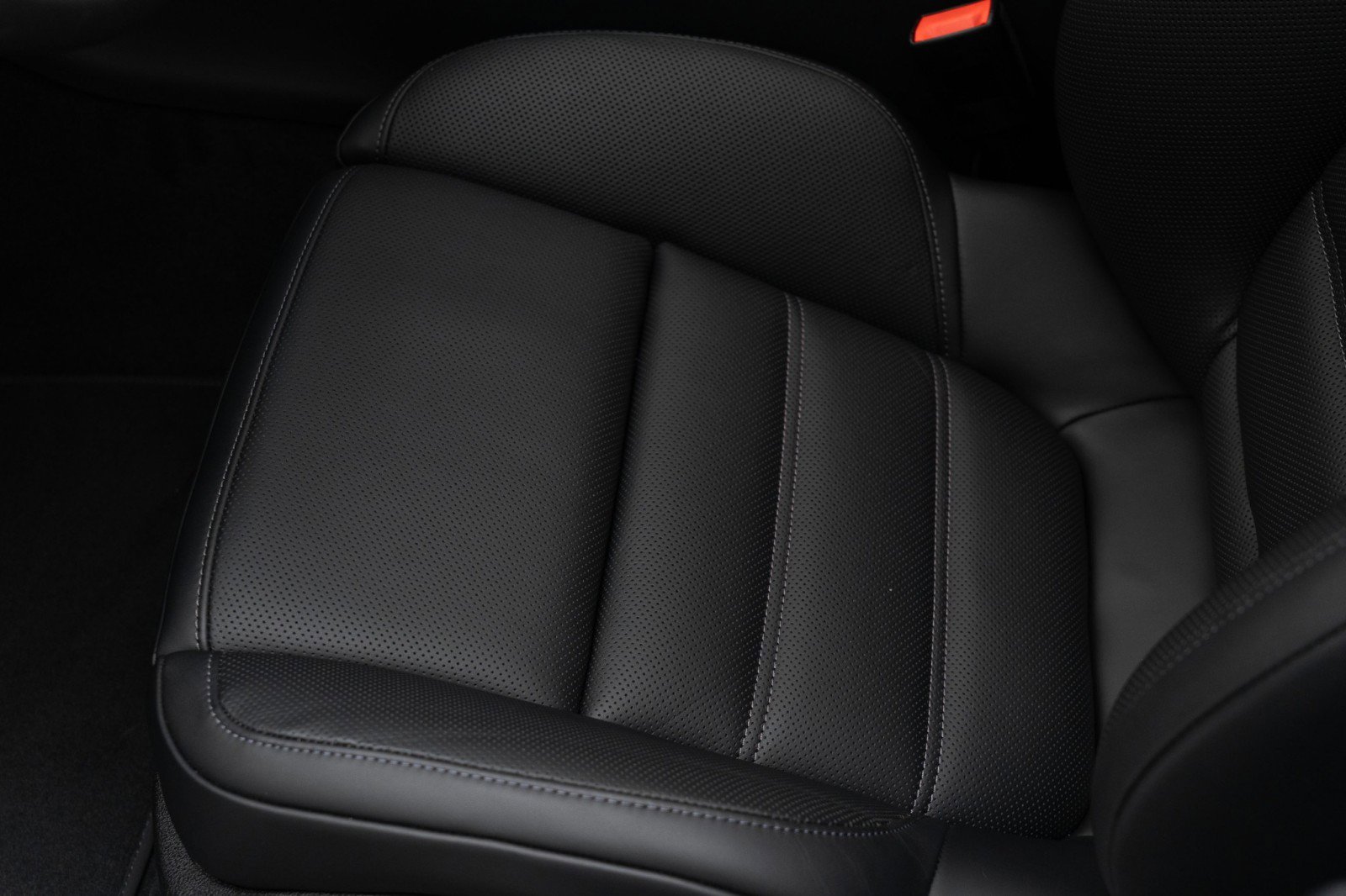 New 2025 Porsche Macan image 16