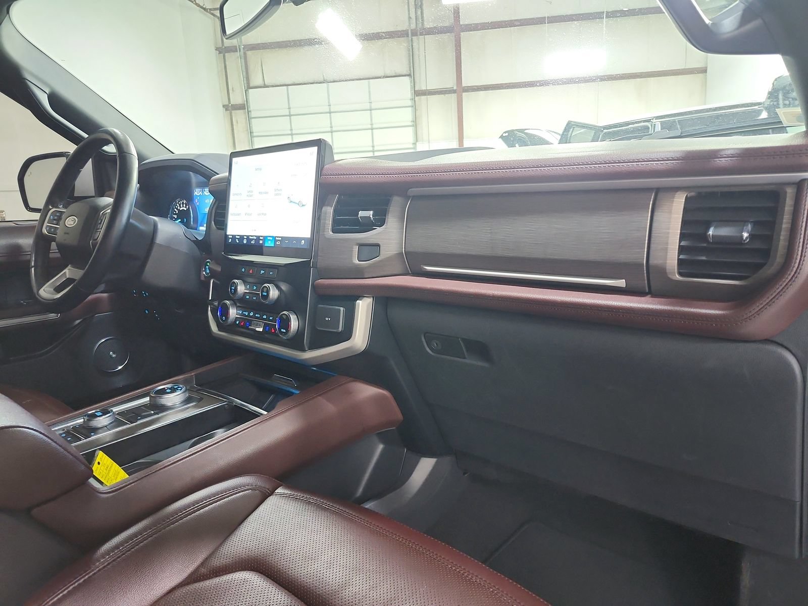 Used 2024 Ford Expedition Limited AWD/4WD image 40