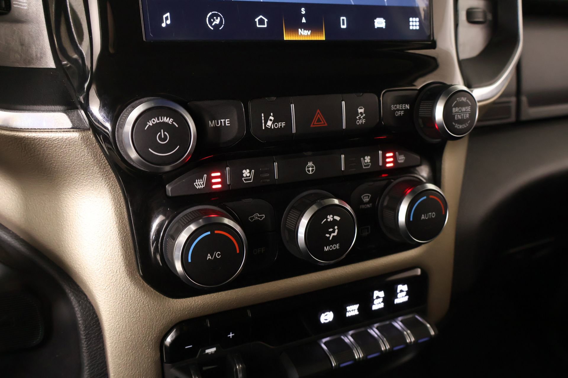 Used 2024 RAM 2500 Laramie w/ Safety Group AWD/4WD image 8