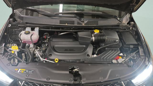 Used 2025 Chrysler Pacifica Select image 26