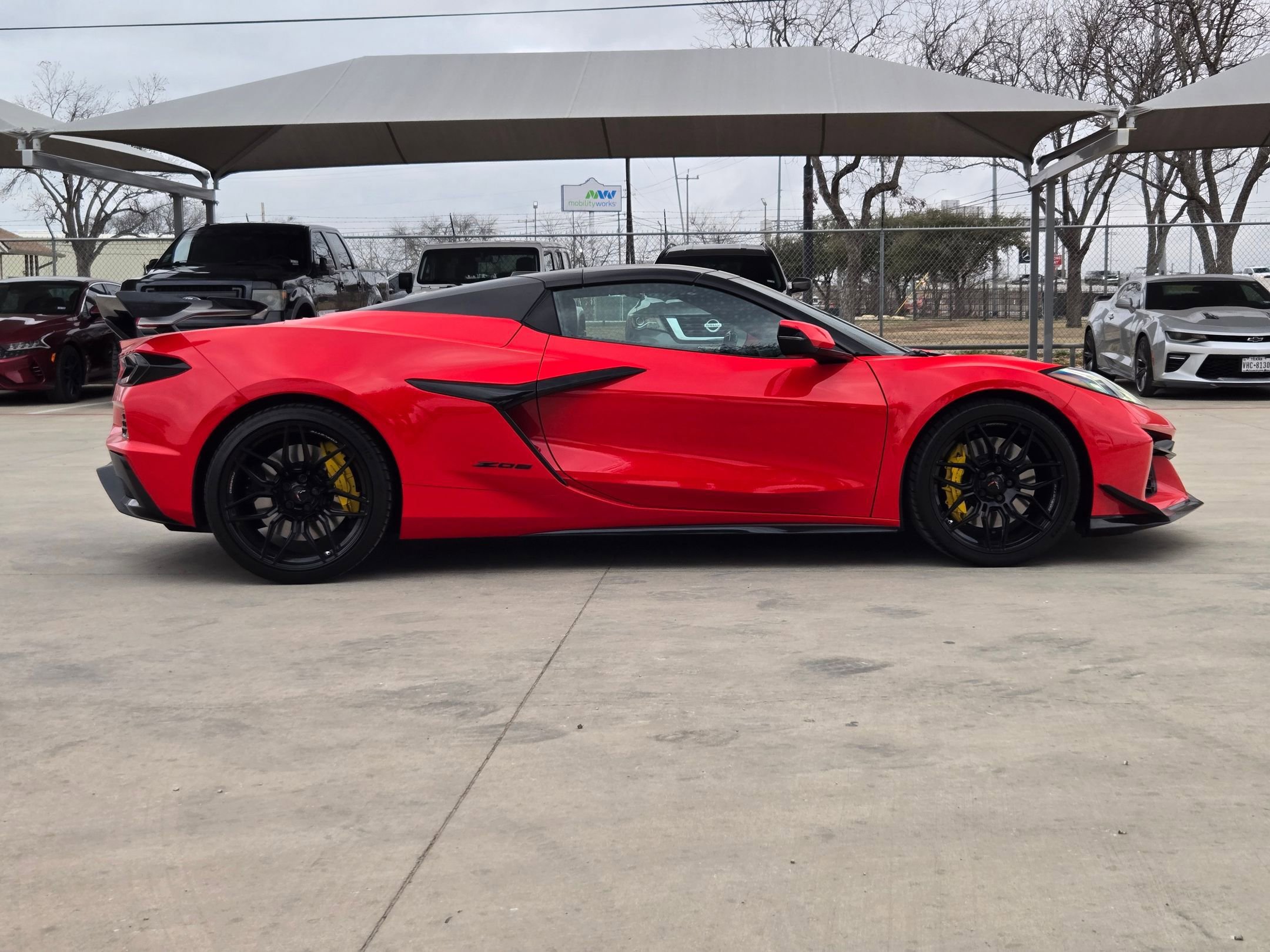 Used 2025 Chevrolet Corvette Z06 image 2