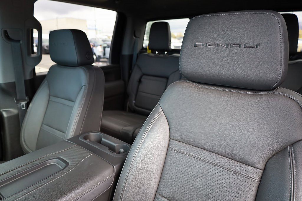 Used 2021 GMC Sierra 3500 Denali w/ Denali Black Diamond Edition image 17