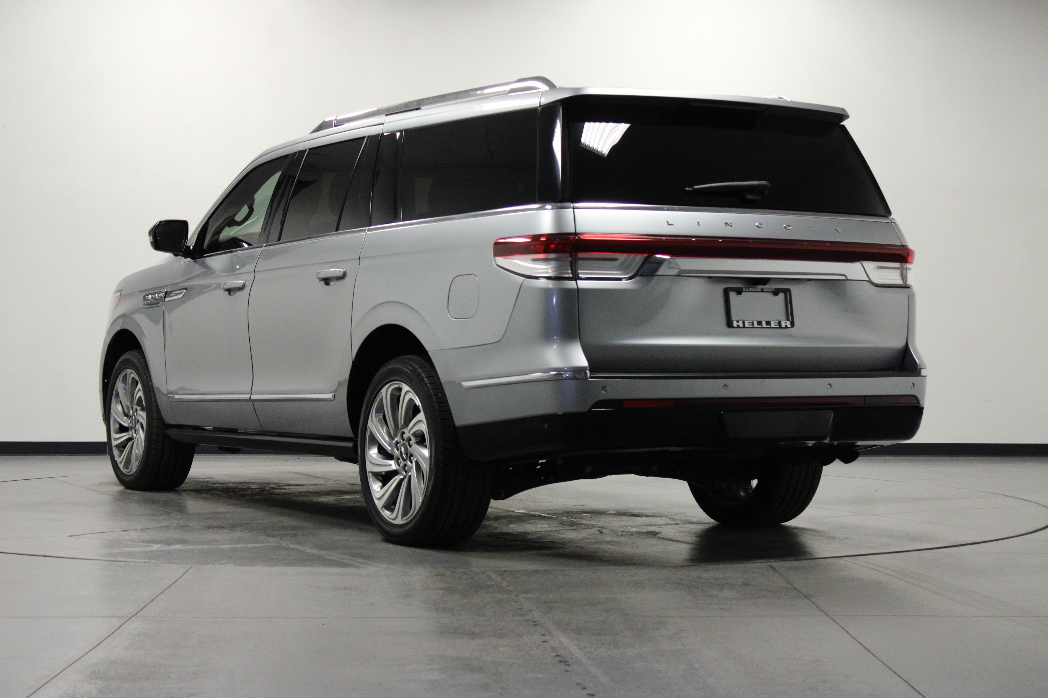 Used 2024 Lincoln Navigator L Reserve AWD/4WD image 6