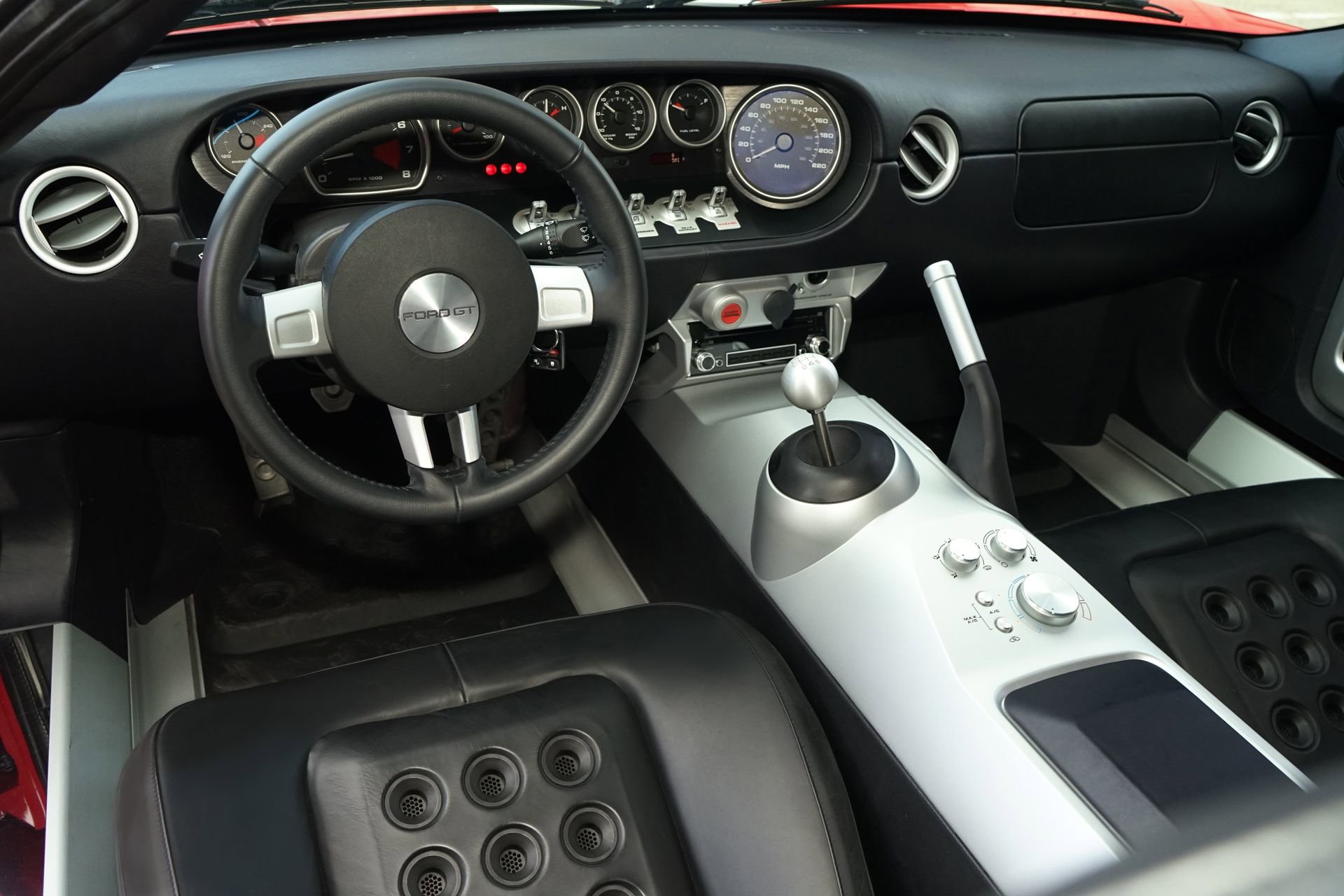 Used 2005 Ford GT image 10