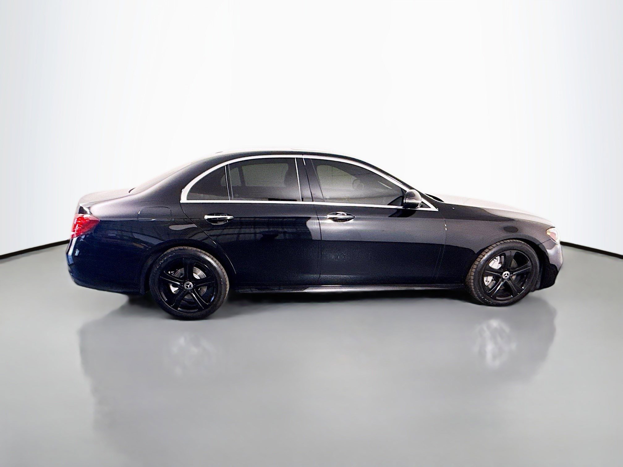 Used 2020 Mercedes-Benz E 350 Sedan w/ Premium Package image 11