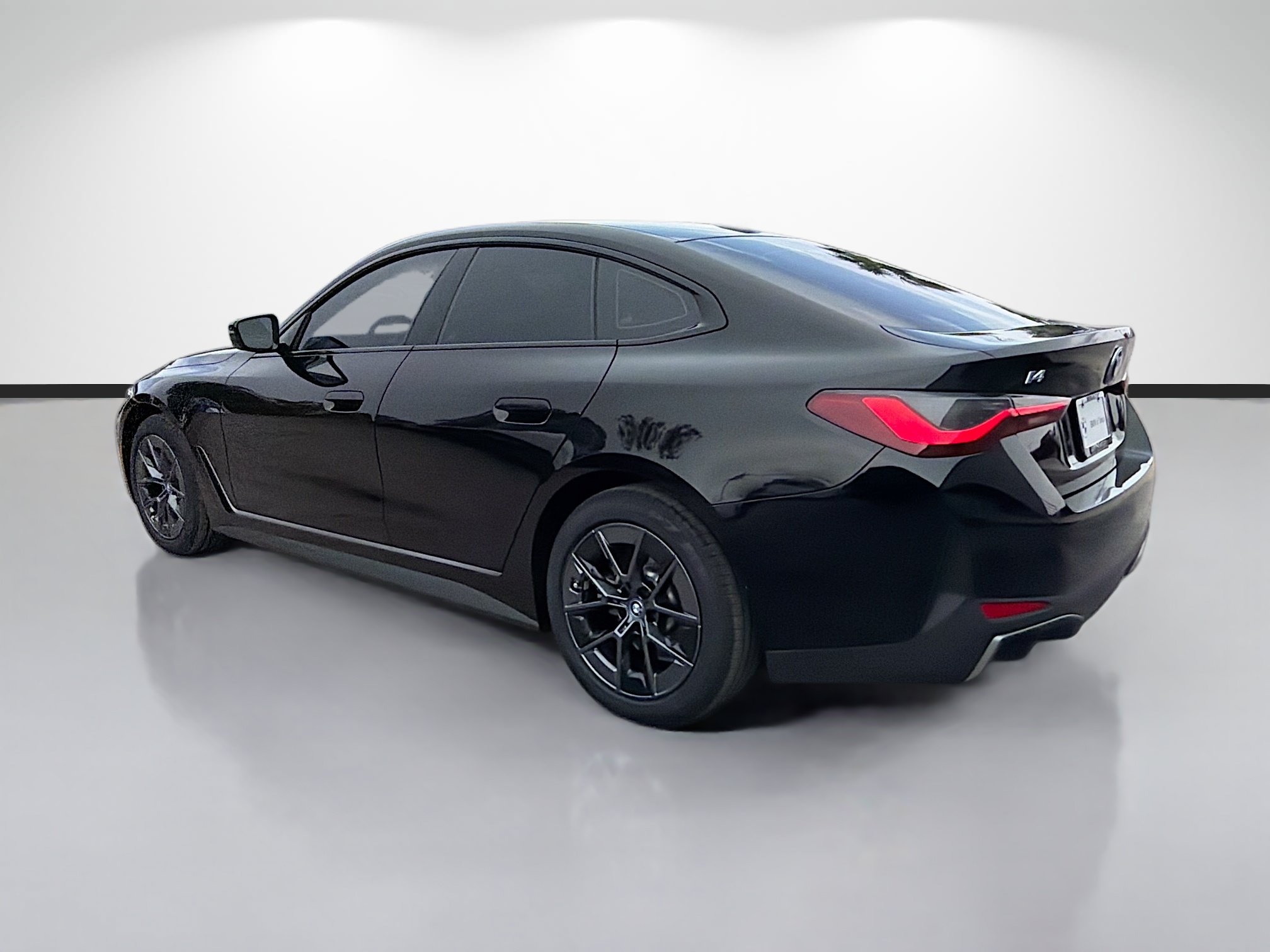 Used 2023 BMW i4 eDrive35 RWD image 5