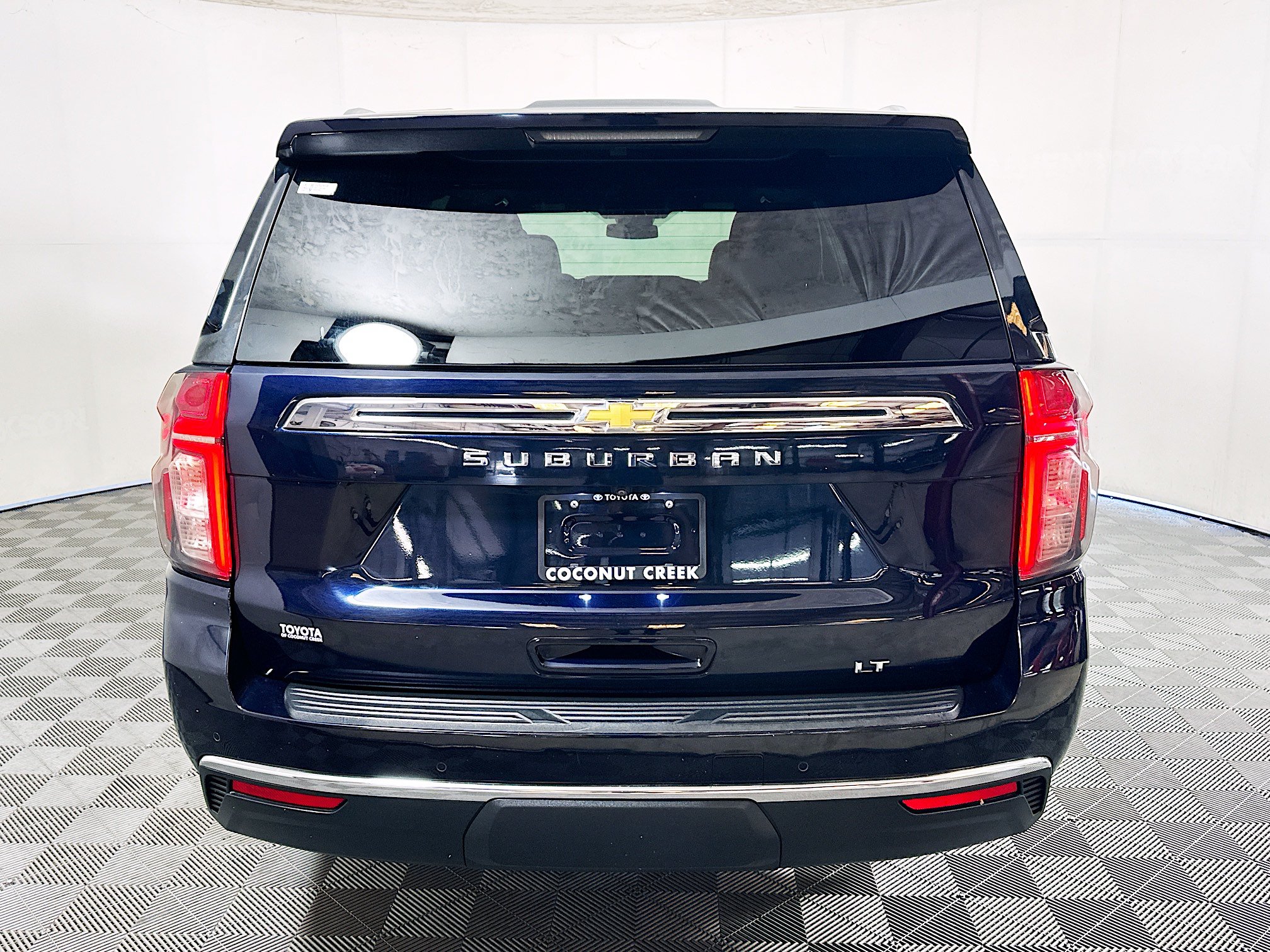 Used 2023 Chevrolet Suburban LT AWD/4WD image 4