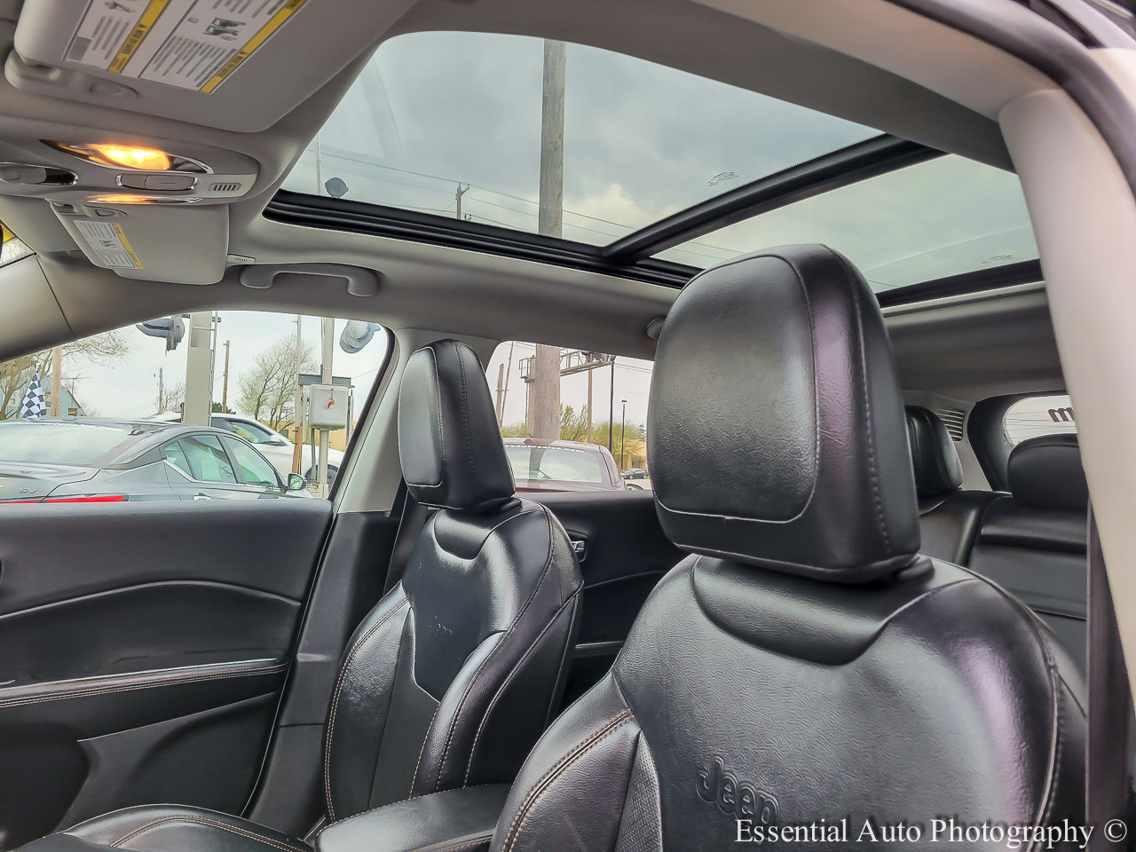 Used 2019 Jeep Compass Limited image 9