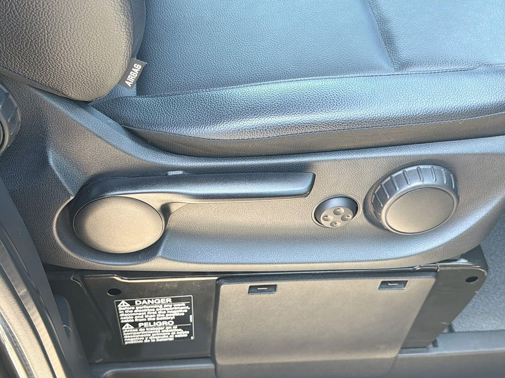 Used 2018 Mercedes-Benz Metris Passenger image 27