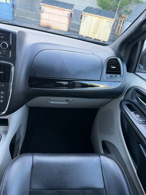 Used 2017 Dodge Grand Caravan SXT FWD image 29