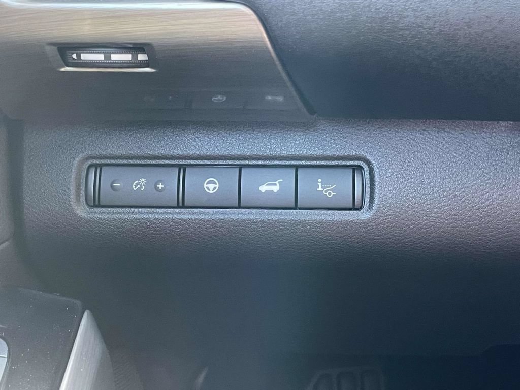 Used 2025 Nissan Pathfinder Platinum AWD/4WD image 31