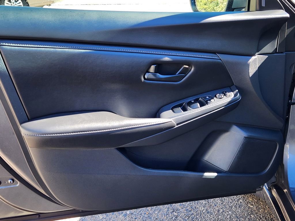 Used 2025 Nissan Sentra S image 8