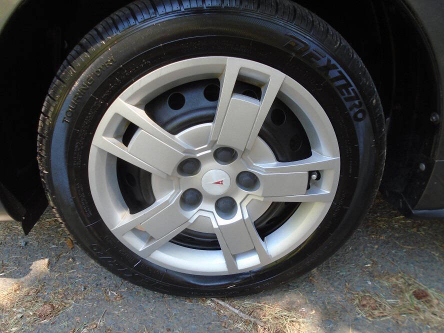 Used 2009 Pontiac Vibe w/ Preferred Package FWD image 25