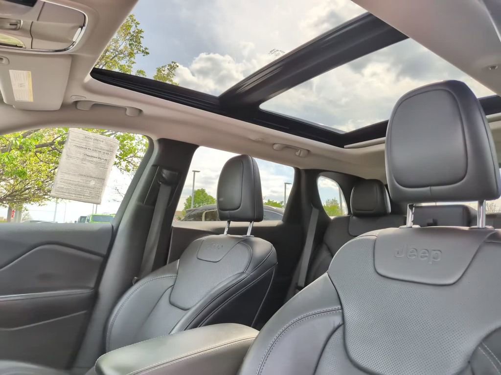 Certified 2022 Jeep Cherokee Limited w/ Elite Package AWD/4WD image 32