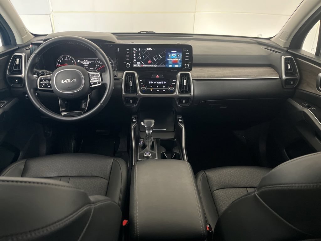 Used 2023 Kia Sorento EX w/ Panoramic Sunroof Package FWD image 32