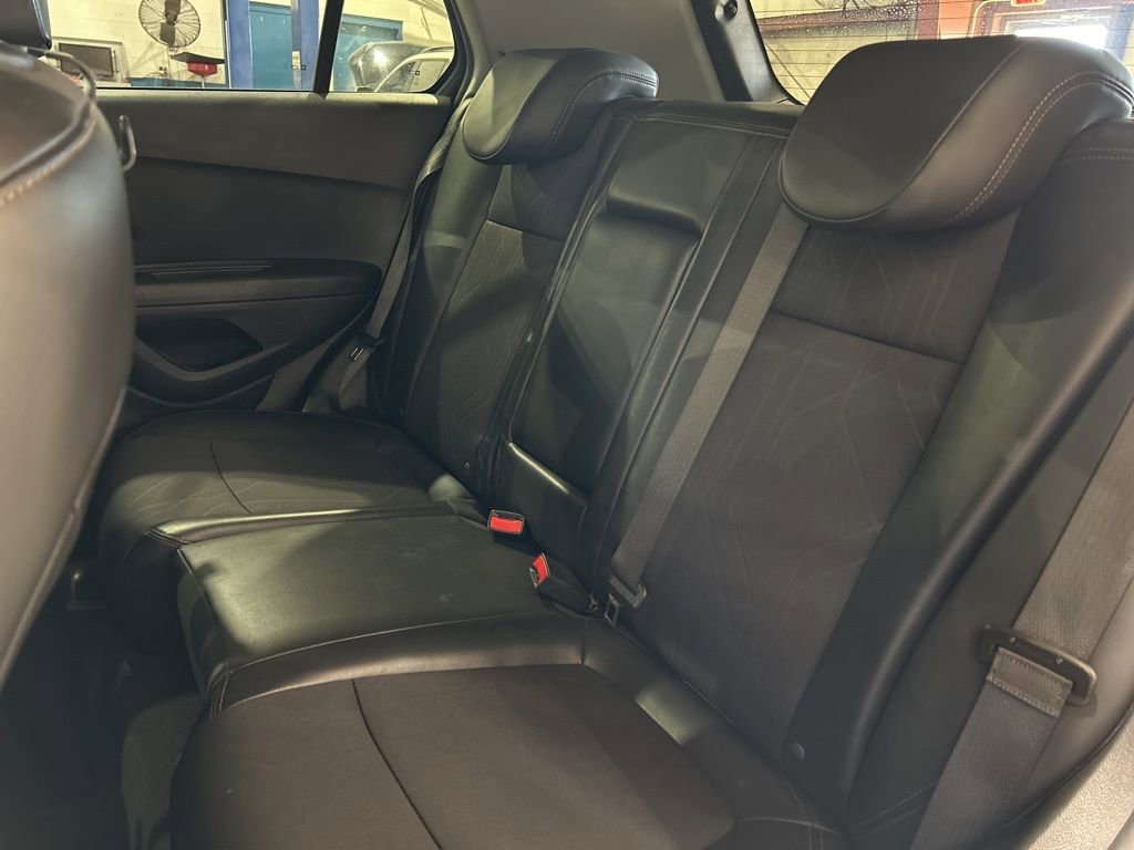 Used 2019 Chevrolet Trax LT w/ LT Convenience Package image 34