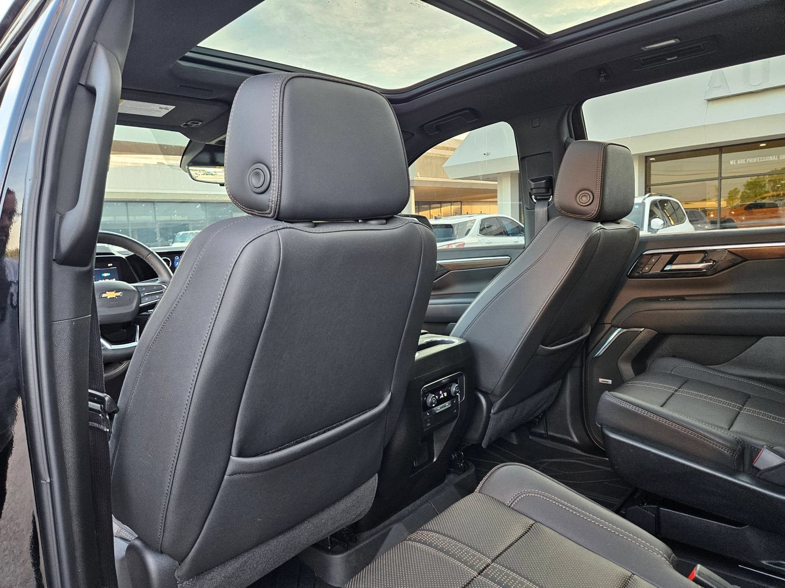 Used 2025 Chevrolet Tahoe High Country AWD/4WD image 25