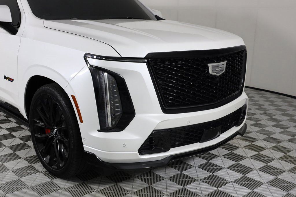 Used 2025 Cadillac Escalade V w/ LPO, ONYX Package image 47