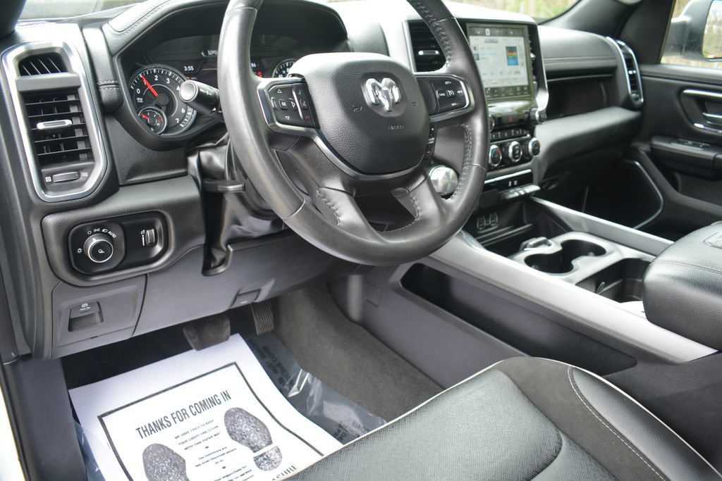 Used 2024 RAM 1500 Laramie AWD/4WD image 11