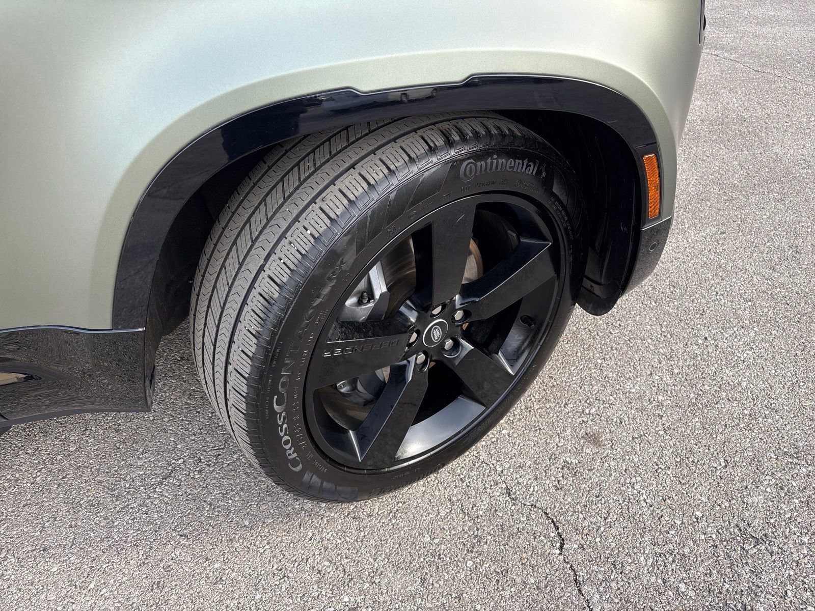 Used 2025 Land Rover Defender 130 X-Dynamic SE image 33