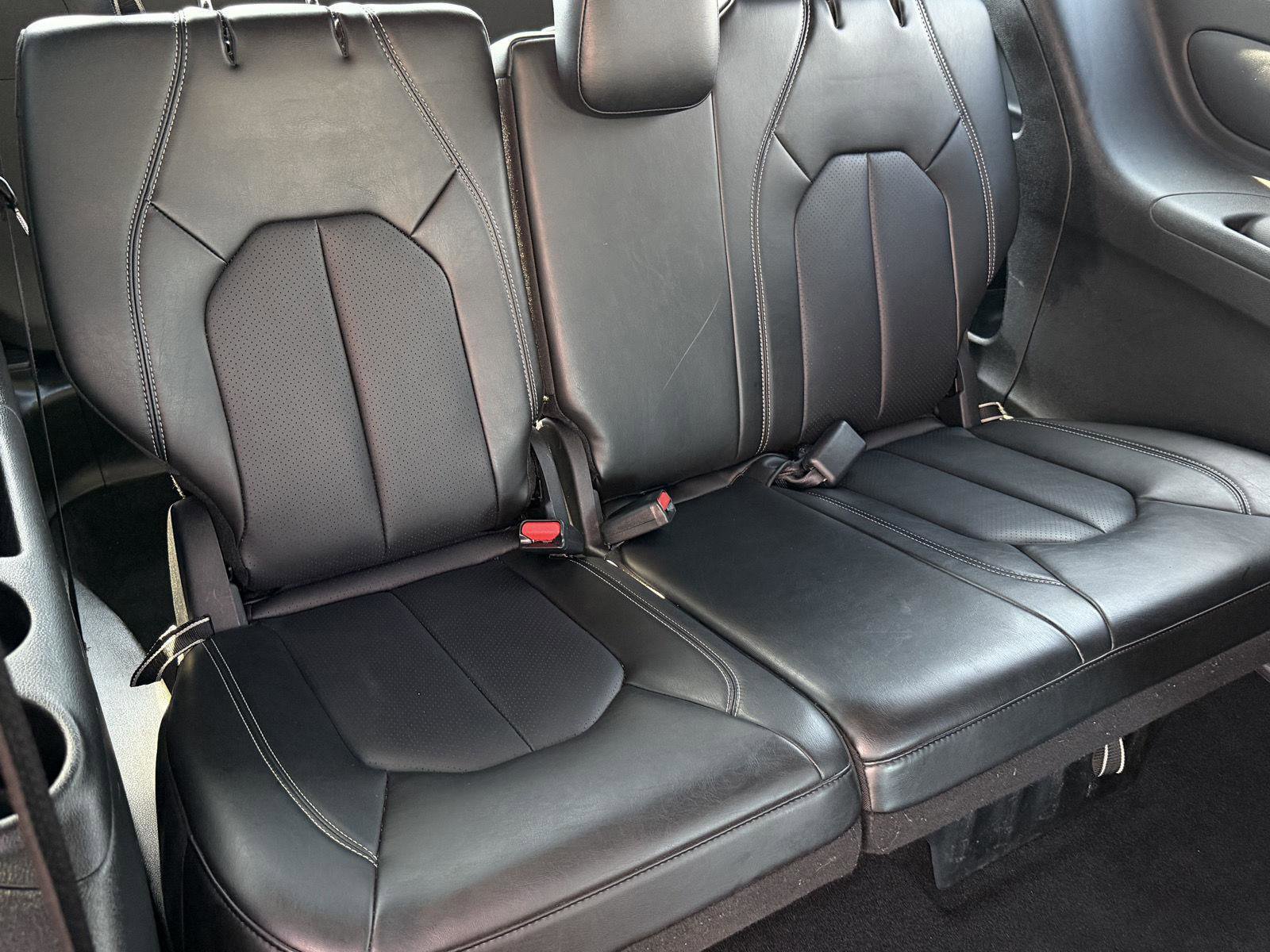 Used 2025 Chrysler Pacifica Select image 24