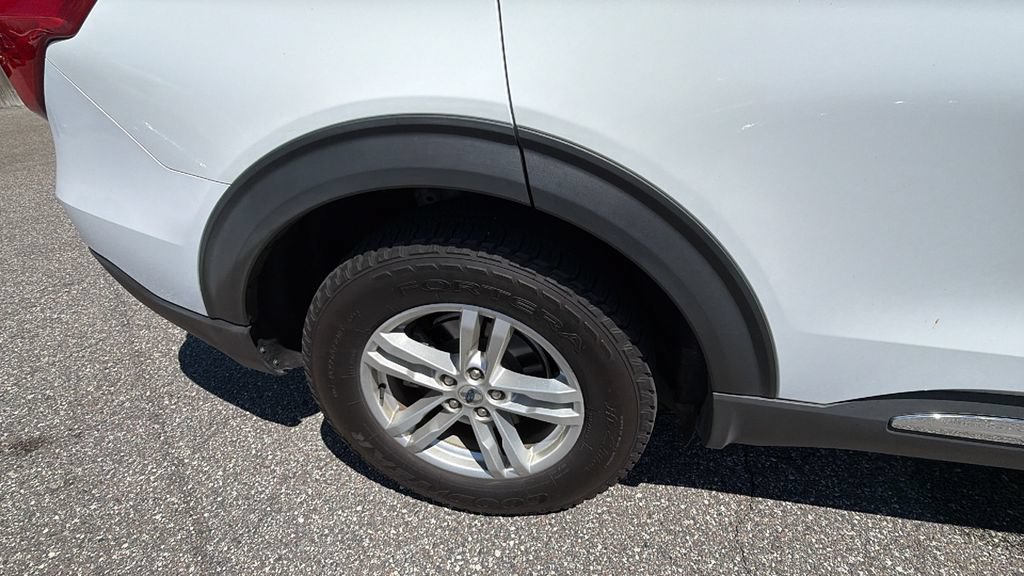 Used 2020 Ford Explorer XLT w/ Comfort Package AWD/4WD image 11