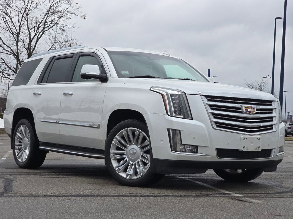 Used 2018 Cadillac Escalade Luxury image 2