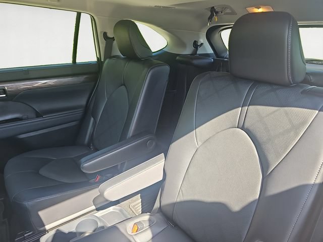 Used 2023 Toyota Highlander Platinum AWD/4WD image 13