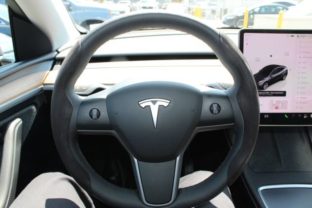 Used 2023 Tesla Model Y Long Range AWD/4WD image 16