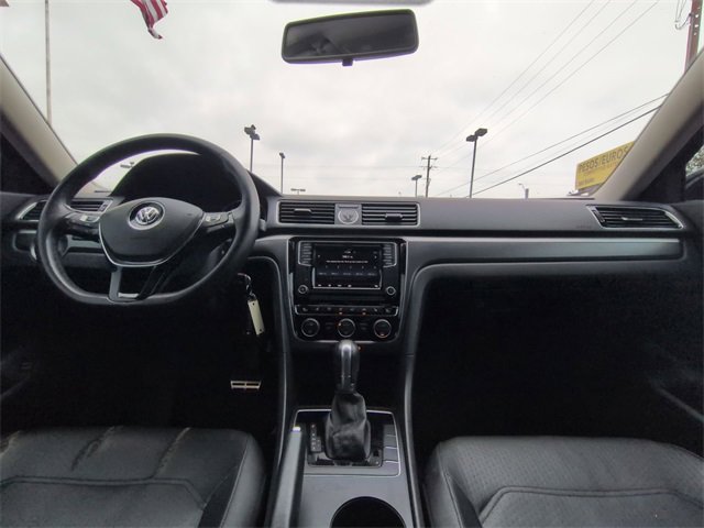 Used 2017 Volkswagen Passat 1.8T R-Line image 2