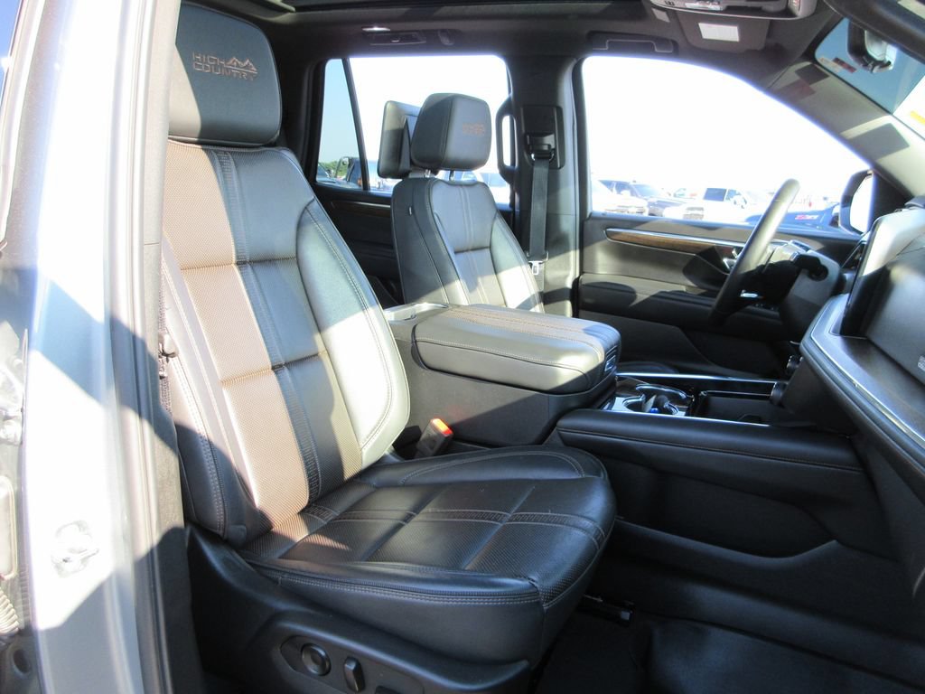 Certified 2025 Chevrolet Tahoe High Country AWD/4WD image 28