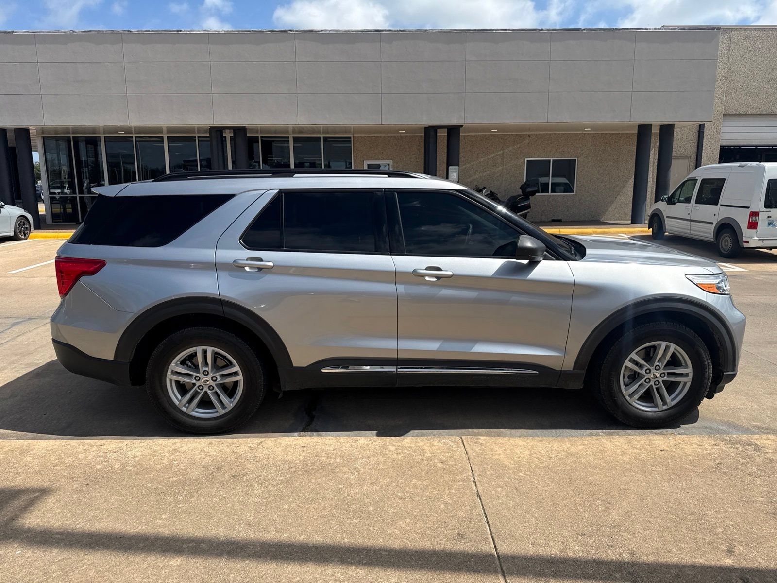 Used 2021 Ford Explorer XLT RWD image 8