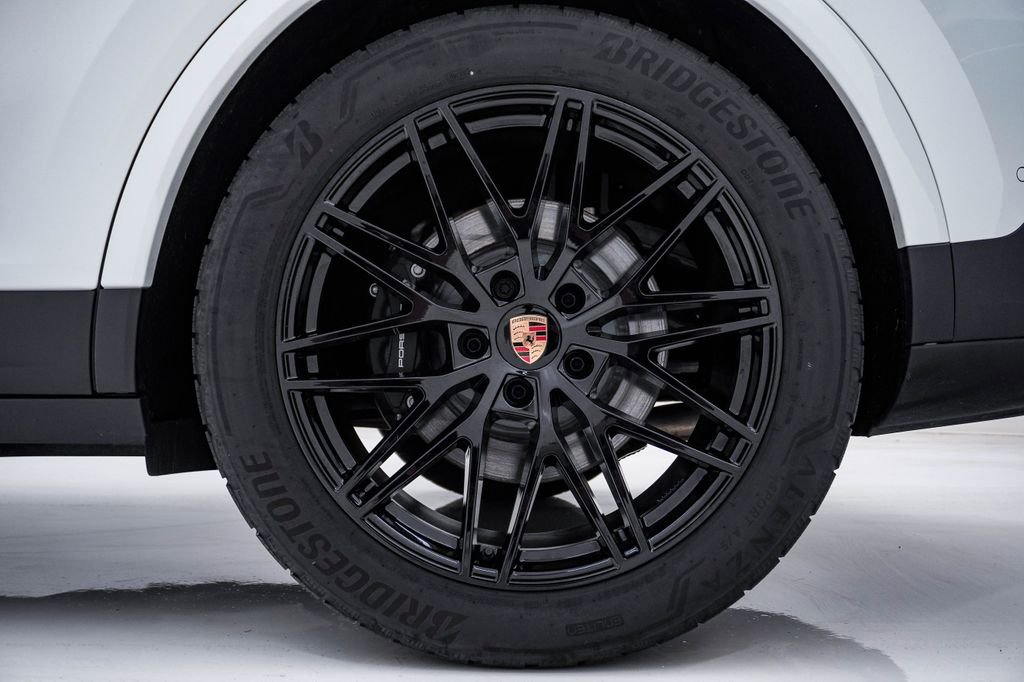Certified 2025 Porsche Cayenne Coupe AWD/4WD image 13