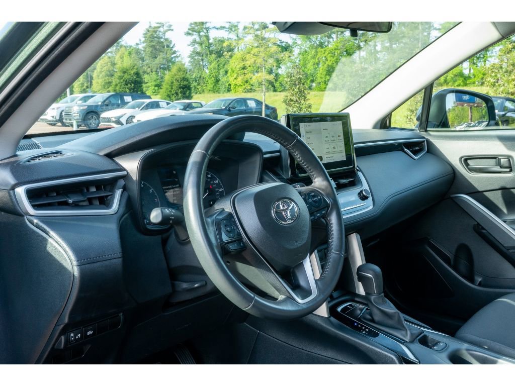 Used 2024 Toyota Corolla Cross LE FWD image 11