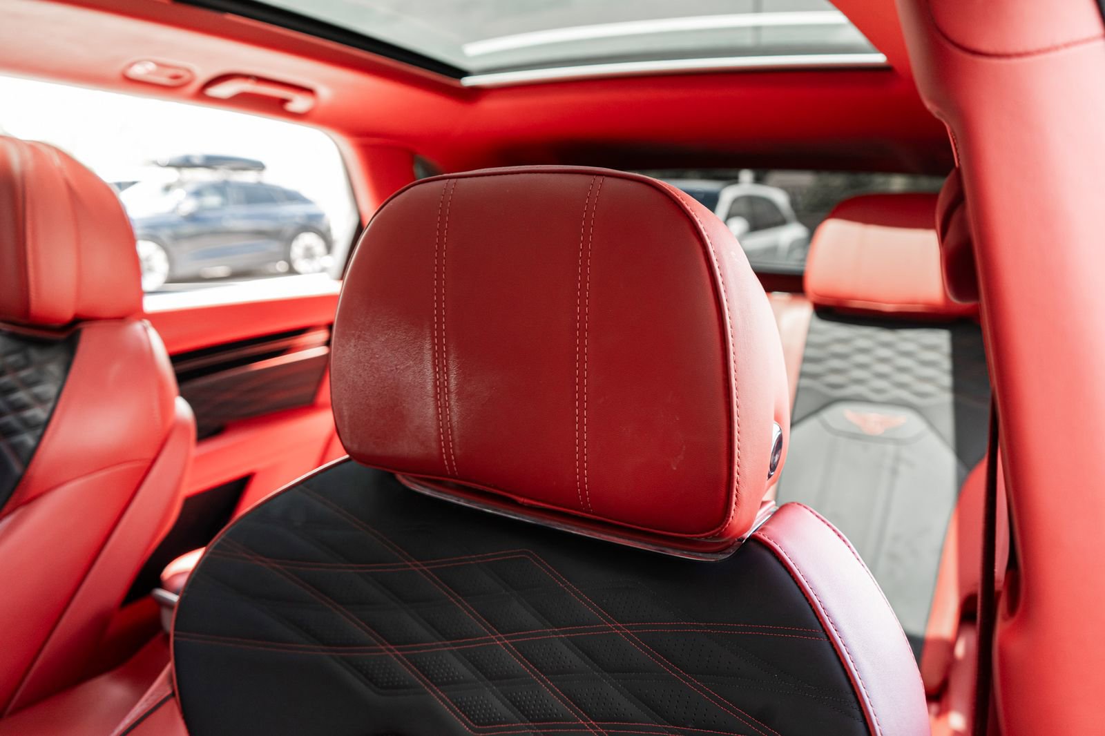 Used 2023 Bentley Bentayga Extended Wheelbase AWD/4WD image 29