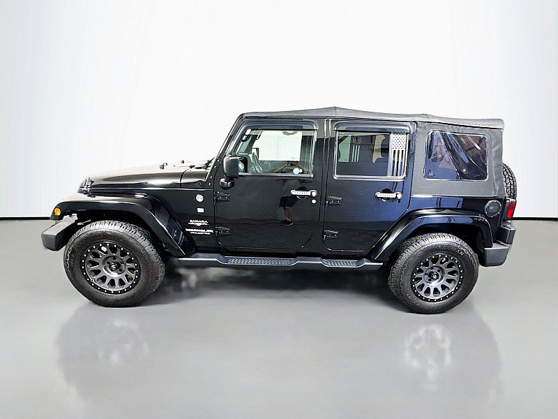 Used 2017 Jeep Wrangler Unlimited Sahara w/ Connectivity Group AWD/4WD image 4