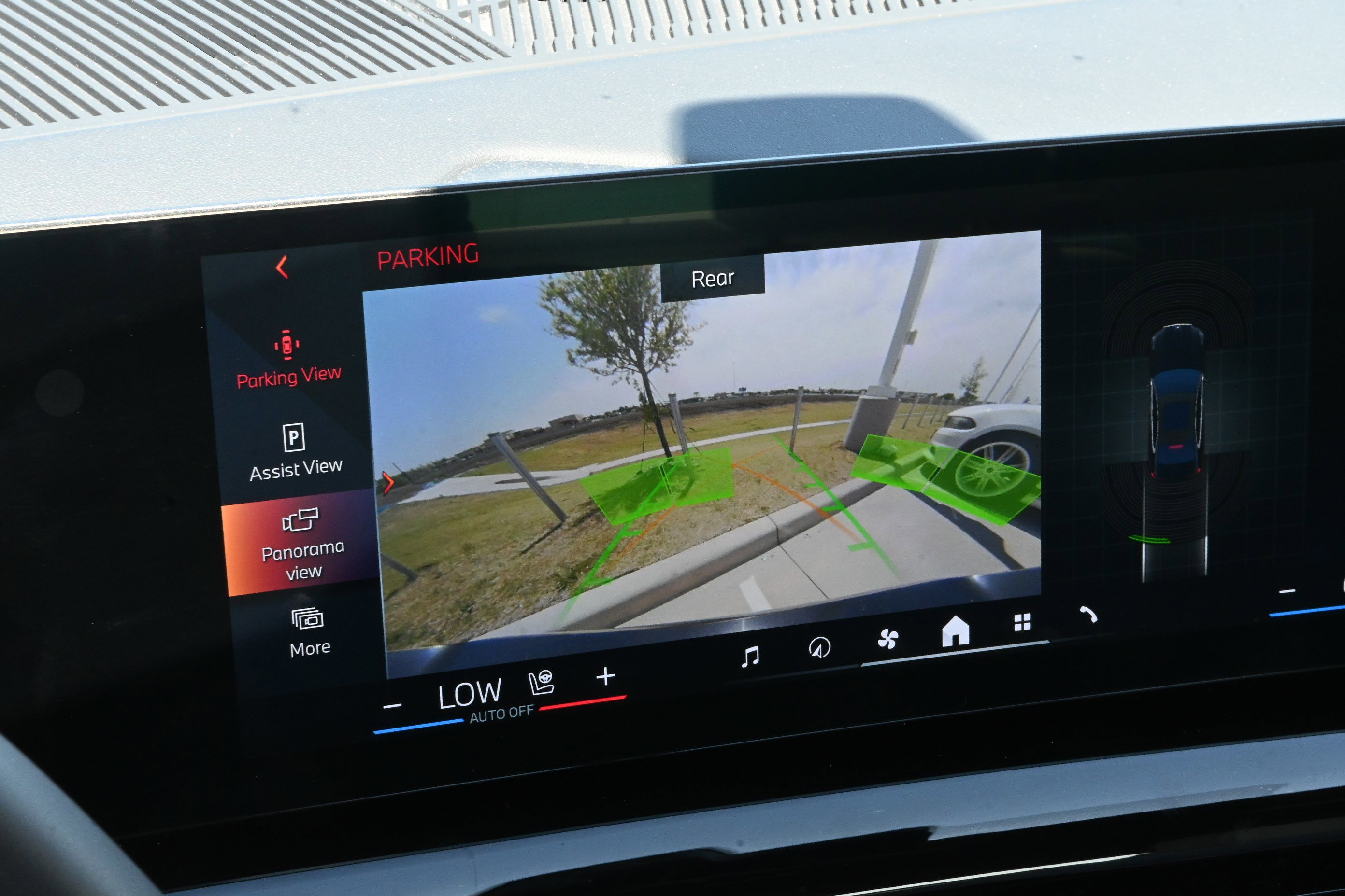 Certified 2024 BMW 530i w/ Convenience Package image 18