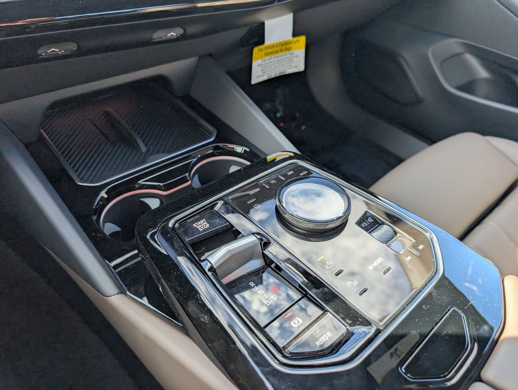 New 2026 BMW 550e xDrive w/ Premium Package image 30