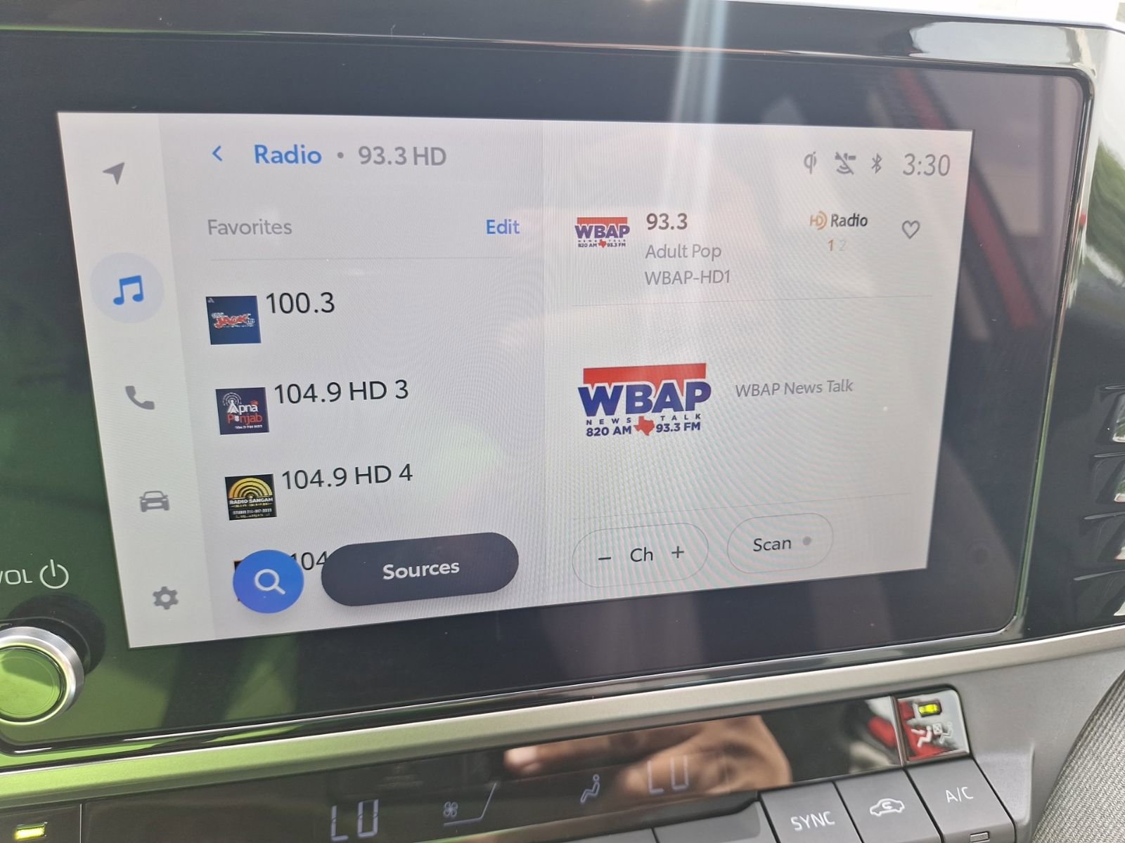 Used 2025 Toyota Camry LE w/ Convenience Package image 24