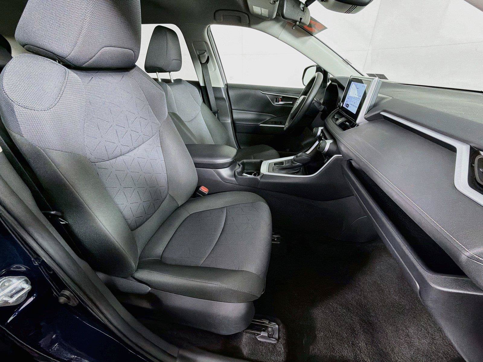 Used 2025 Toyota RAV4 XLE AWD/4WD image 30