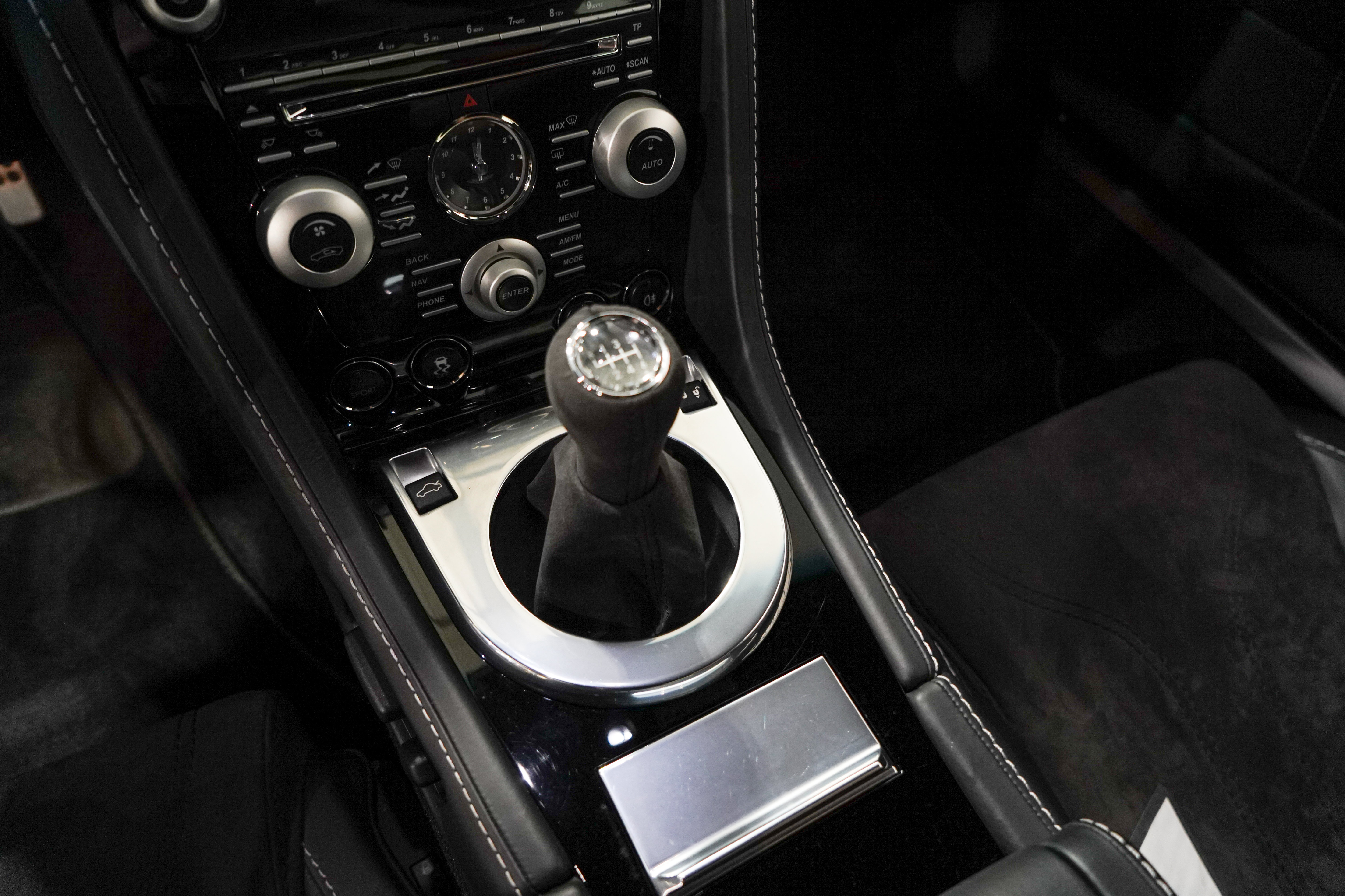 Used 2011 Aston Martin V12 Vantage Carbon Black RWD image 12