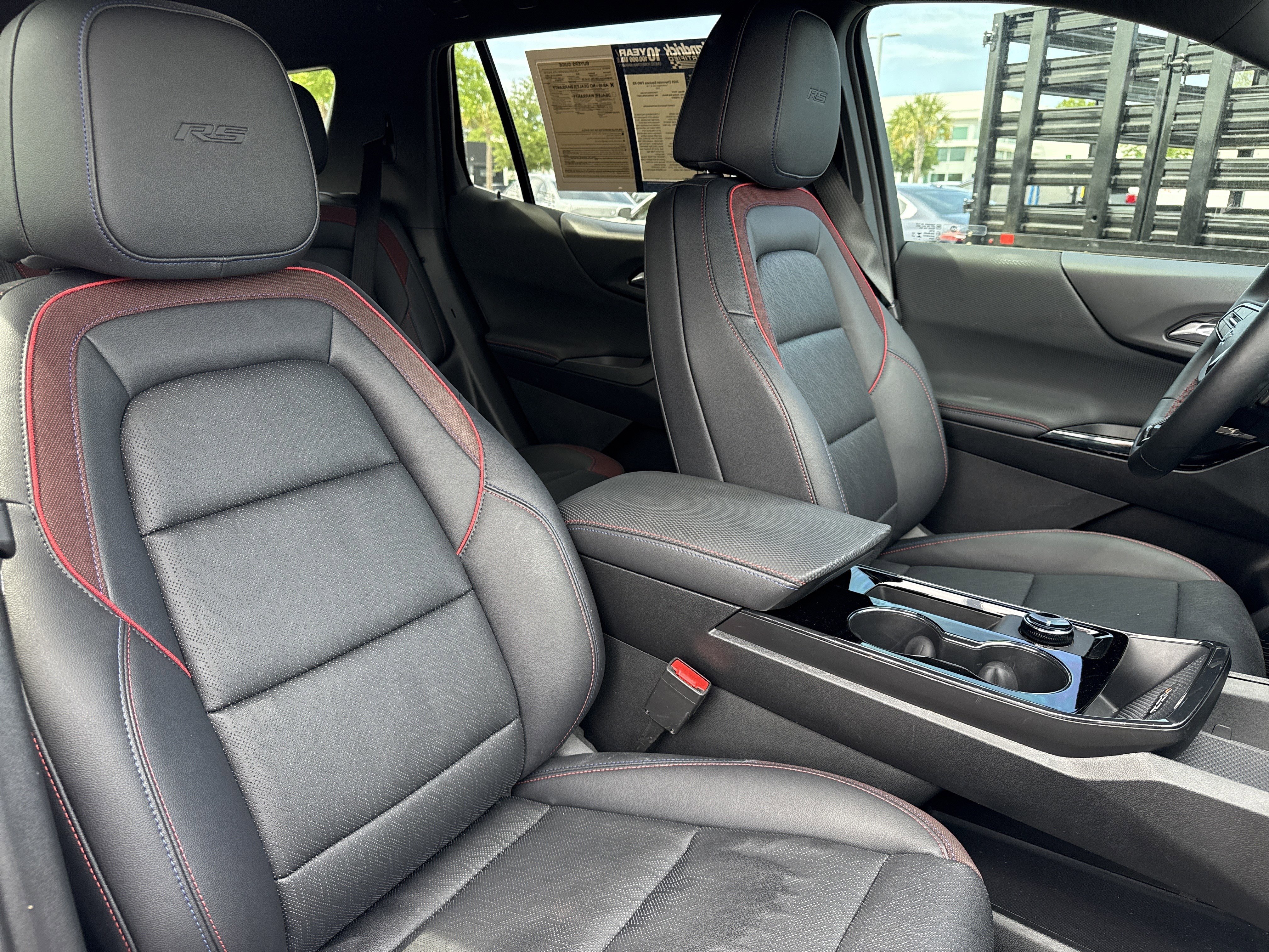 Used 2025 Chevrolet Equinox RS w/ Safety and Technology Package FWD image 32